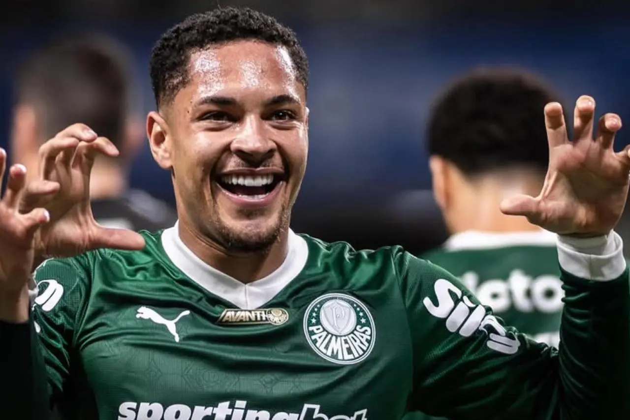 Vitor Roque, atacante do Palmeiras, lidera ranking internacional como o jogador mais valioso fora da Europa. Foto: Reprodução / Redes Sociais.