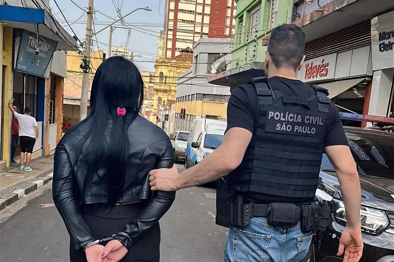 Mulher Trans presa por extorsão no interior de SP || Divulgação/ Polícia Civil de São Paulo