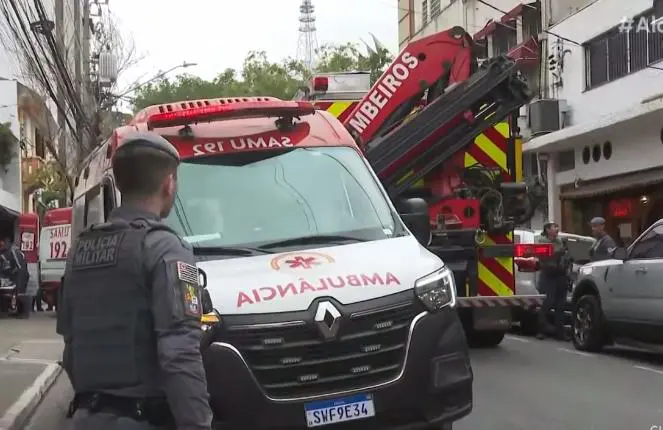 Vítima soterrada em restaurante de Fogaça parou de responder bombeiros (Foto: Reprodução/SBT)