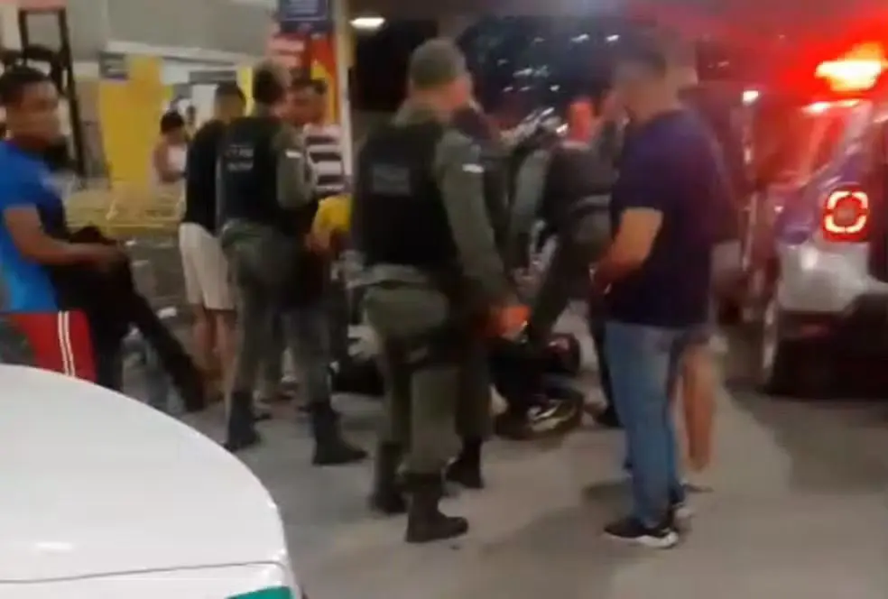 Casal é alvo de execução em estacionamento de supermercado (Foto: Reprodução)