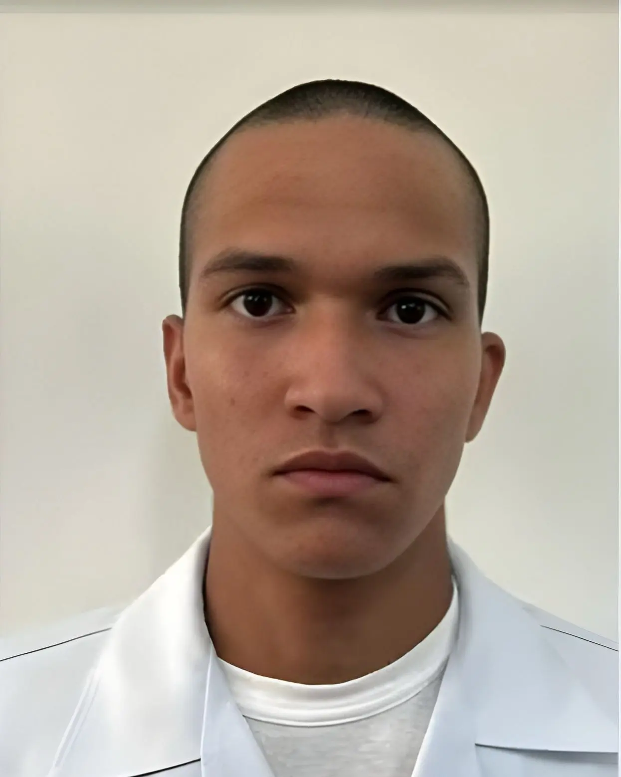 Corpo de militar é encontrado boiando no mar (Foto: Reprodução)