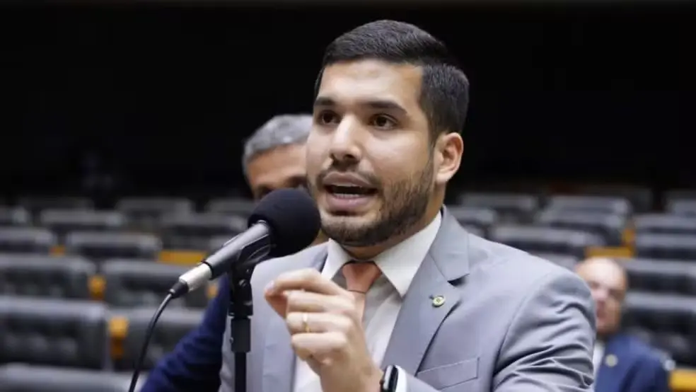 Deputado Federal André Fernandes destina verba para compra de fuzis e diz que vai premiar policial 'que mais matar traficante' — Foto: Câmara dos Deputados/Divulgação