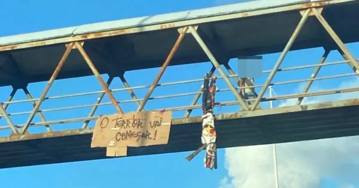 Pancadaria generalizada entre torcedores deixa feridos (Foto: Reprodução/Redes sociais)