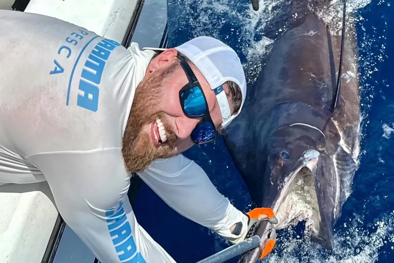 Cantor Zé Neto pesca peixe de 300kg - Reprodução: Redes Sociais 