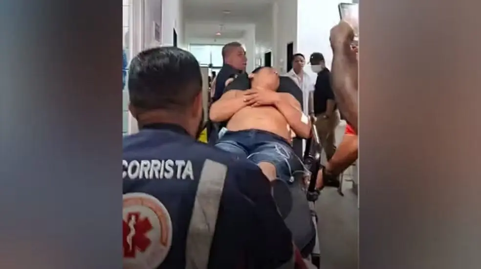 Homem é esfaqueado pela esposa após briga de casal (Foto: Reprodução/Redes sociais)