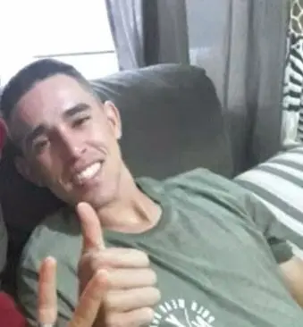 PM mata jovem já rendido com tiro à queima-roupa (Foto: Arquivo pessoal)