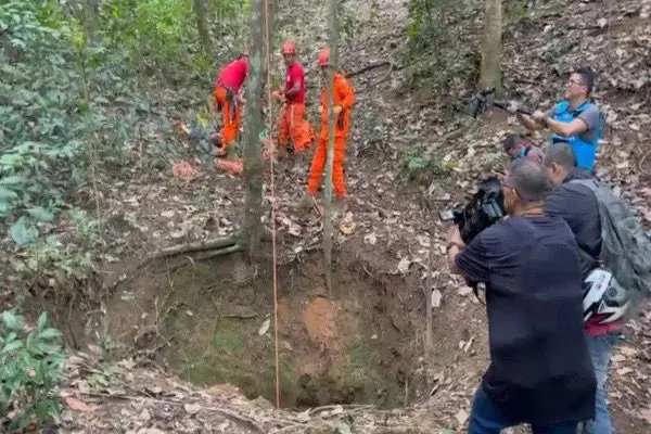Polícia encontra ossadas em cemitério clandestino do CV (Foto: Metrópoles)