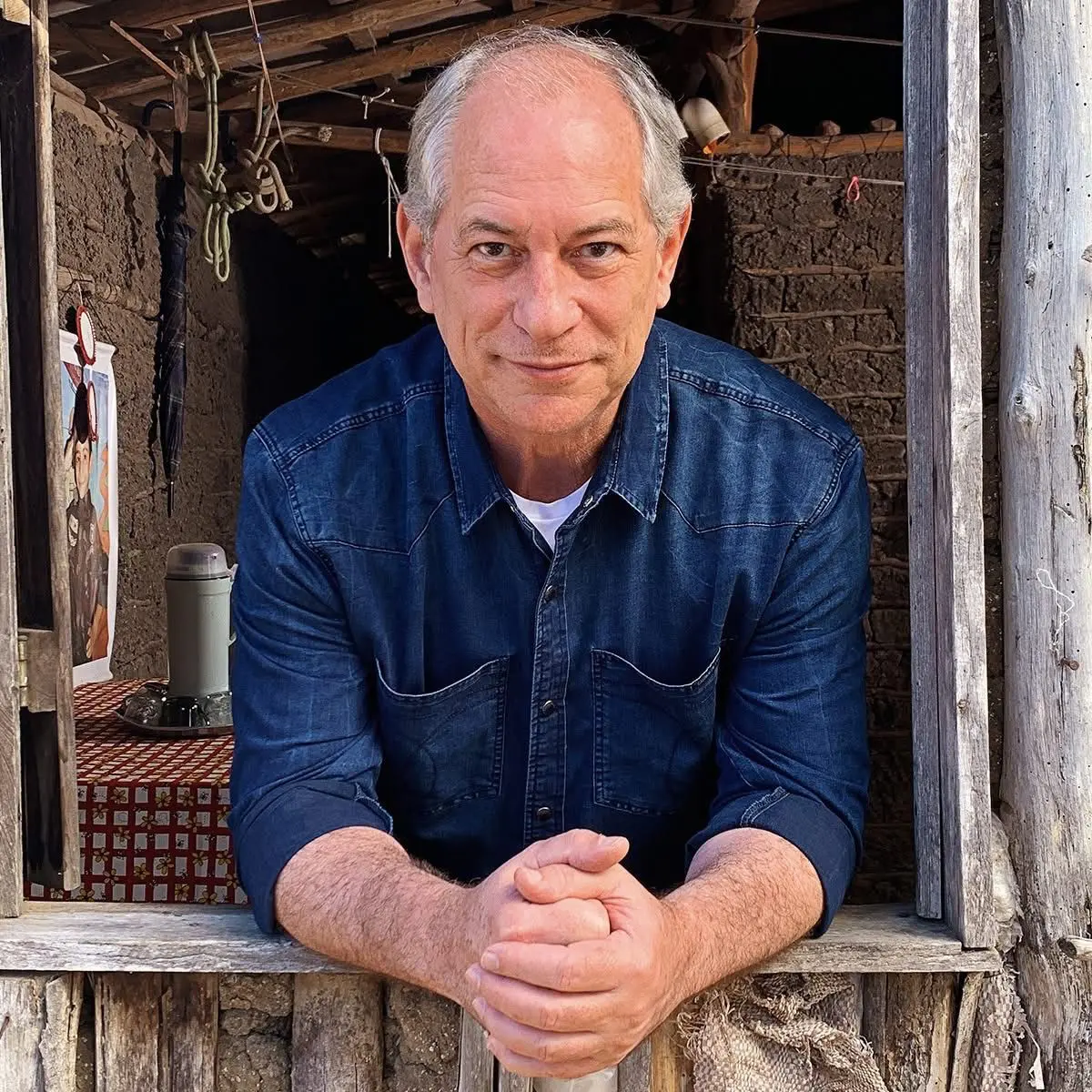Ciro Gomes oficializa sua filiação ao PSDB, marcando o retorno ao partido após 30 anos. Divulgação / Redes sociais.
