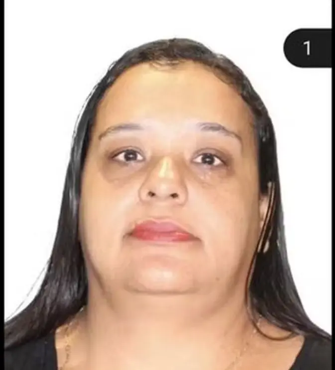 Gisele Oliveira foi presa em Coimbra, Portugal, e extraditada para Minas Gerais; investigada por homicídios de cinco de seus sete filhos, permanecerá à disposição da Justiça. Foto: Reprodução / Redes Sociais.