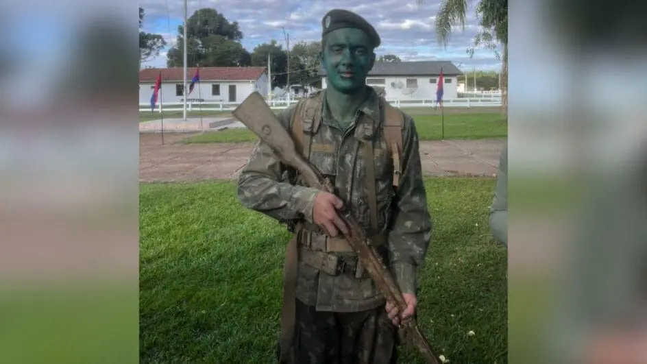 Soldado de 18 anos é atingido por explosão de granada e morre durante treinamento (Foto: Reprodução/Redes sociais)
