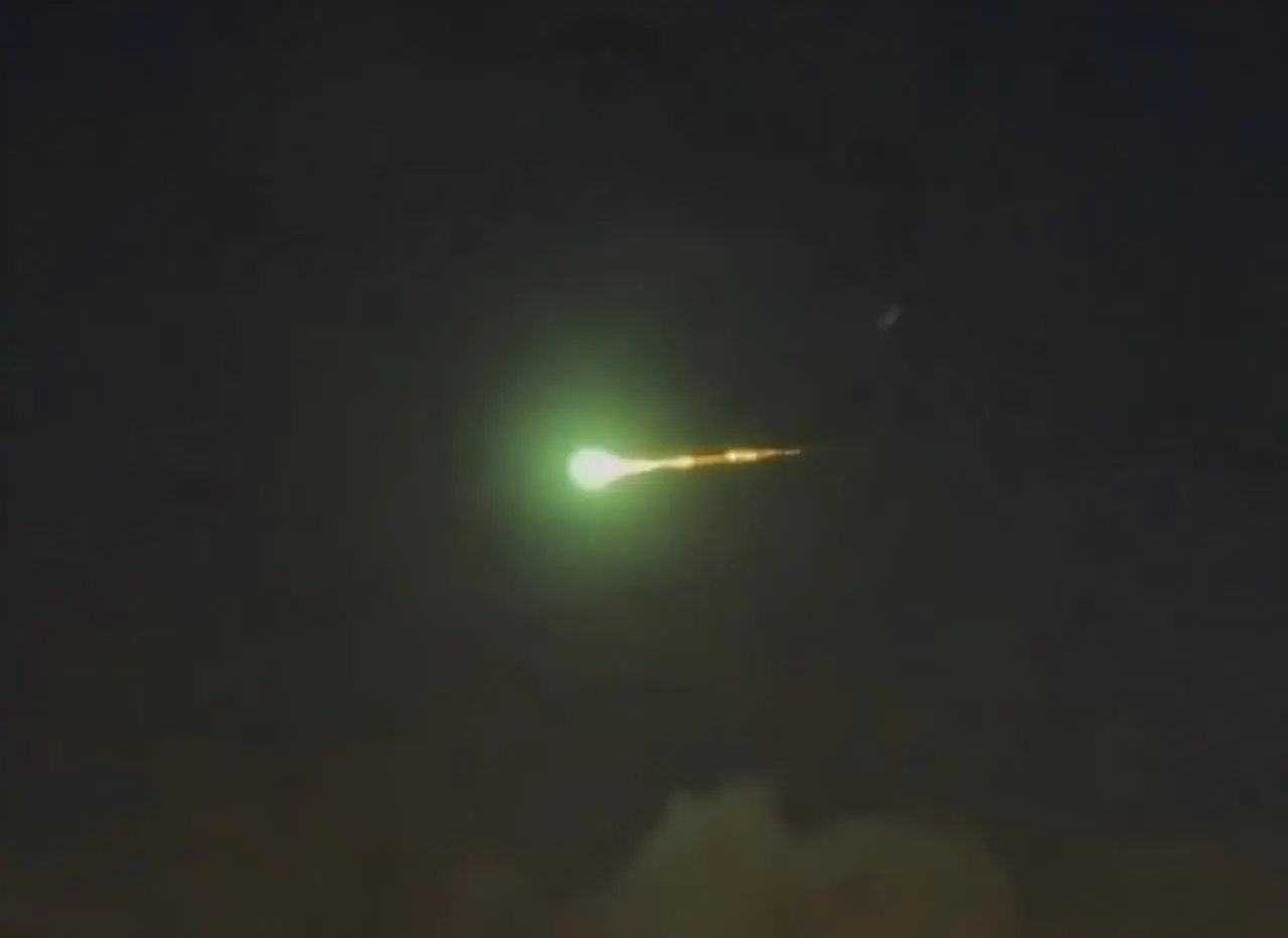 Vídeo: moradores se desesperam com ‘bola verde’ misteriosa no céu (Foto: Reprodução/Redes sociais)