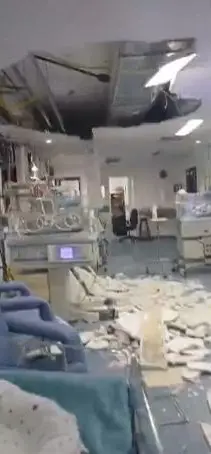 Parte do teto de gesso desabou sobre incubadoras na UTI neonatal do Hospital Maternidade Barão de Lucena, no Recife. Foto: Reprodução,