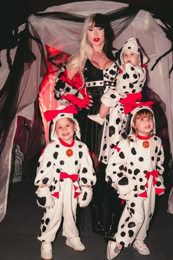Virginia Fonseca na festa de Halloween preparada para os filhos, com abóboras, fantasmas e doces, na casa de Vini Jr. em Madri.