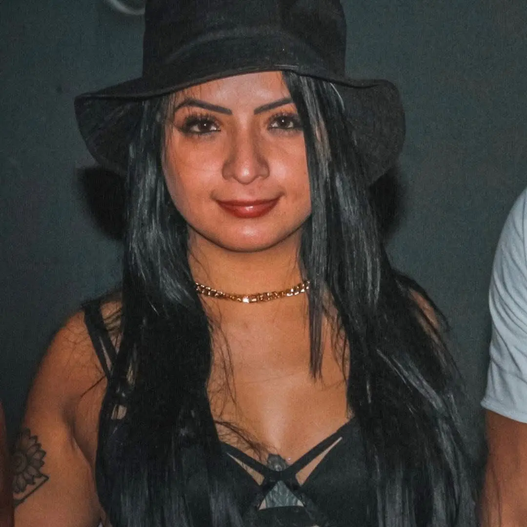 Câmeras flagram últimos passos de mulher ao lado de assassino
