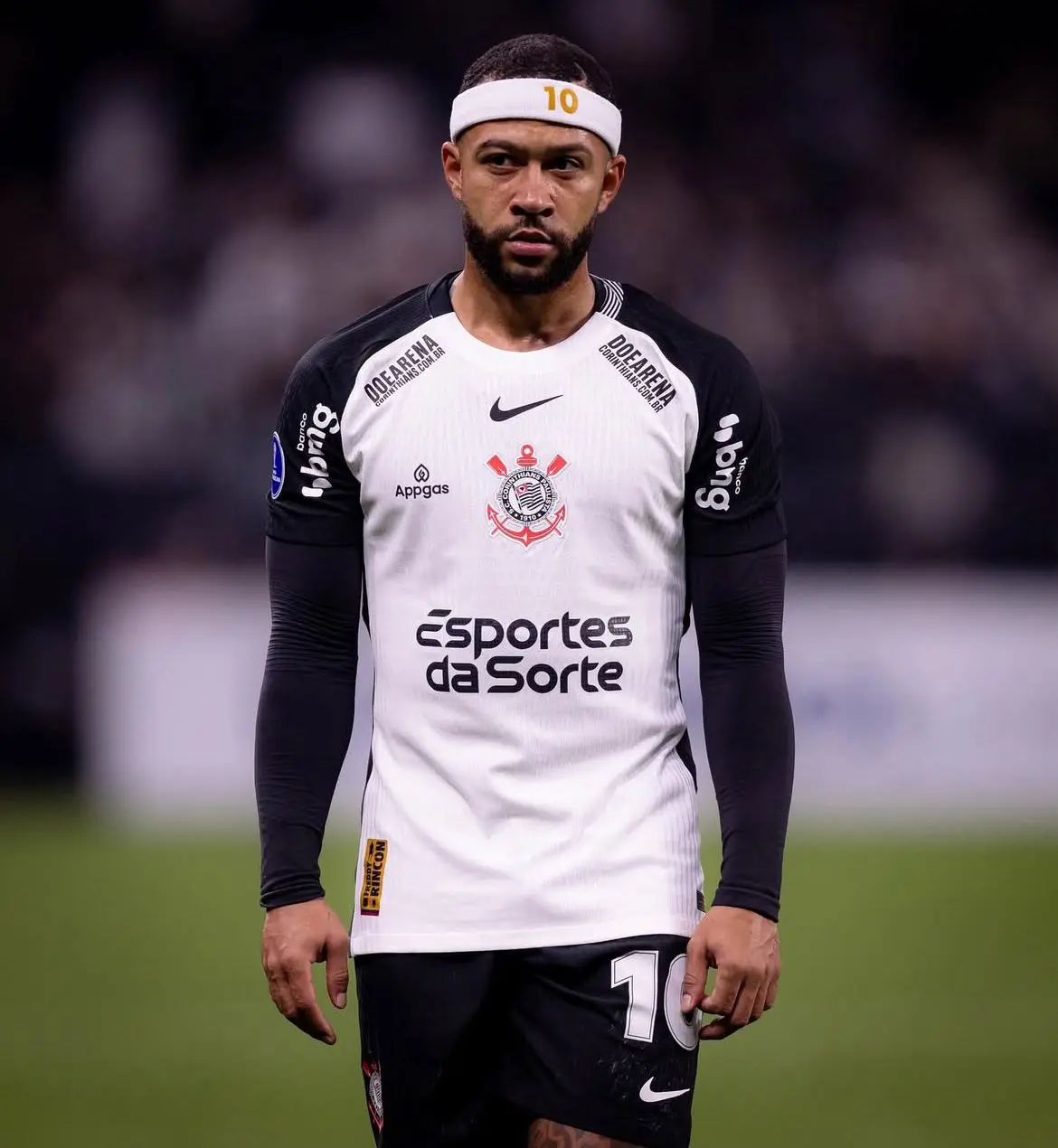 Memphis Depay reage após ser criticado por enviar mensagens para Oruam após megaoperação no RJ