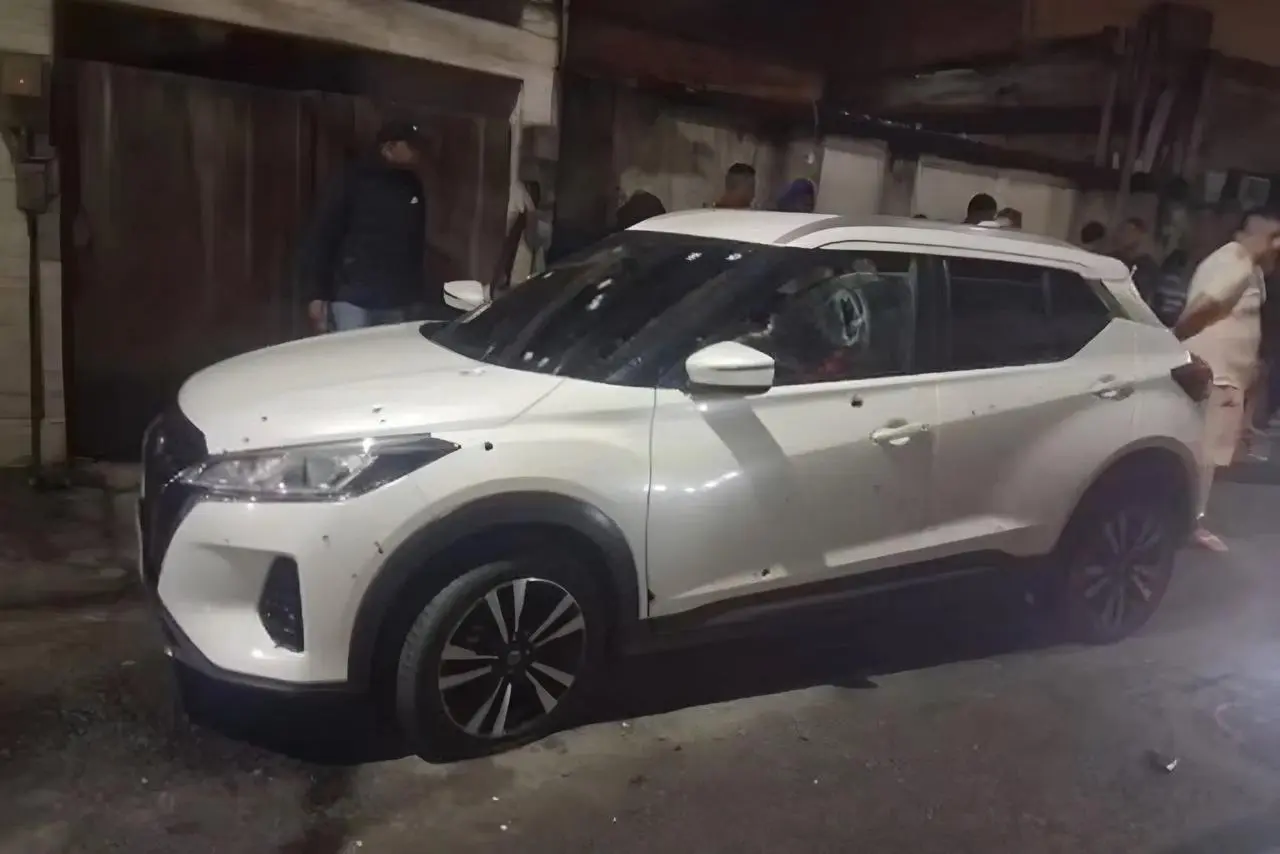 Mãe e filha tem carro fuzilado com mais de 20 tiros no RJ; veja vídeo  (Foto: Reprodução/Redes sociais)