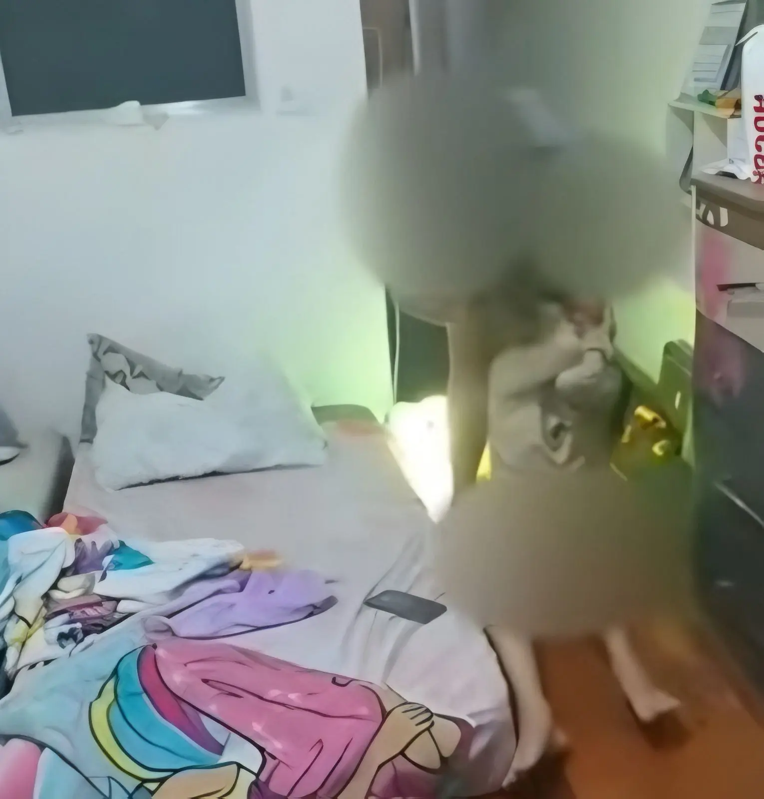 Uma jovem de 18 anos foi brutalmente agredida pela própria irmã dentro de casa, após esta acreditar em uma suposta revelação feita por uma cartomante. O caso aconteceu na Zona Leste de São Paulo e é investigado pela Polícia Civil como lesão corporal e ameaça. (Foto: Reprodução/SBT)