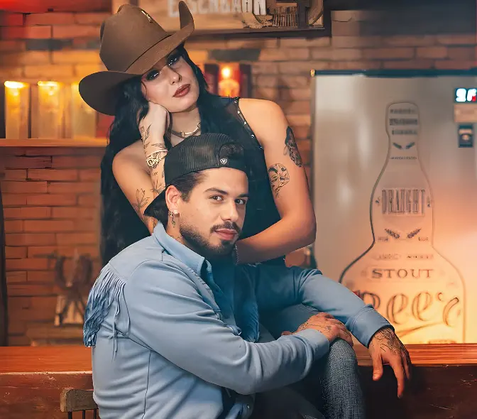 Zé Felipe e Ana Castela posando para foto (Foto: Reprodução / Redes Sociais)