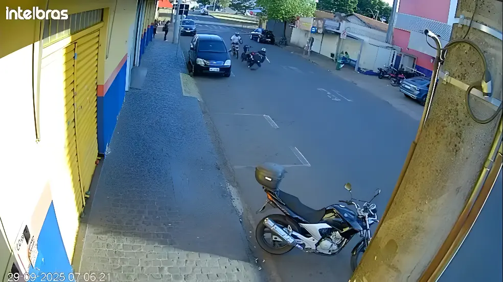 Homem provoca acidente de moto em tentativa de homicídio contra próprio irmão (Foto: Reprodução)