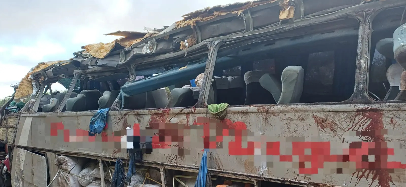 Acidente de ônibus no interior de Pernambuco ocorreu na noite de sexta-feira (17) e deixou 17 mortes. Divulgação/PRF