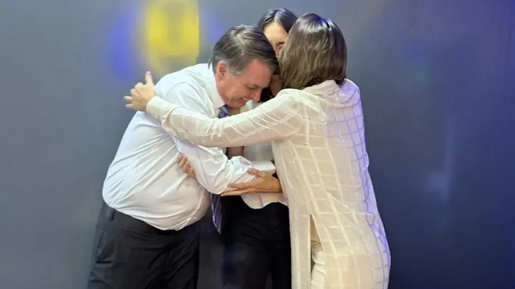 Jair e Michelle Bolsonaro comemoram aniversário da filha Laura, em Brasília. Reprodução/redes sociais