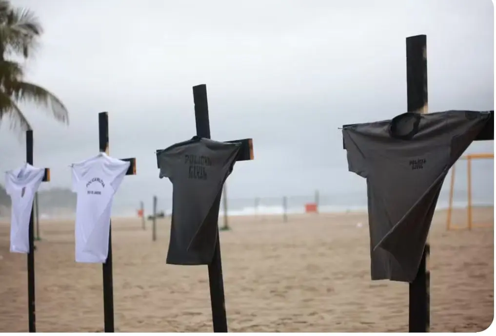 homenagem aos policiais mortos durante operação