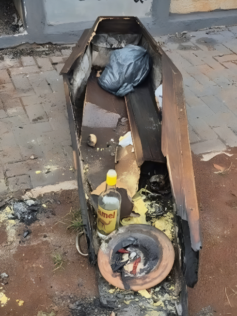 Caixão de idosa é queimado e crânio é levado para ritual macabro (Foto: Portal Olho Vivo Paraná)