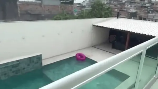 Polícia Civil encontrou casas de luxo usadas por chefes do tráfico durante operação no Complexo do Alemão, no Rio de Janeiro. Foto: Divulgação.