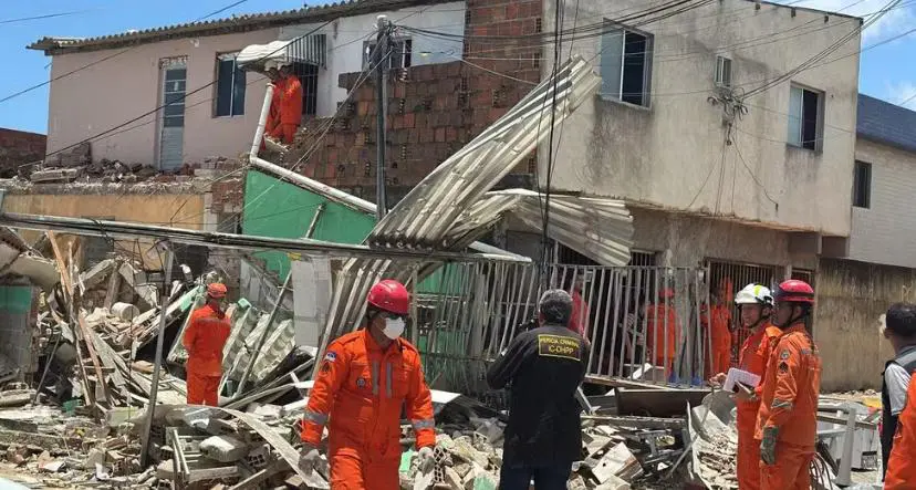 explosão em olinda destroi casas, mata duas pessoas e deixa dezenas de feridos