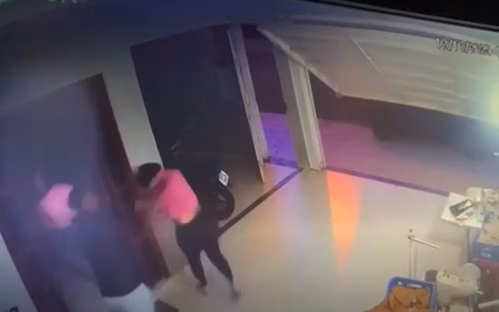 Costureira descobre traição e acaba agredida pelo marido; vídeo