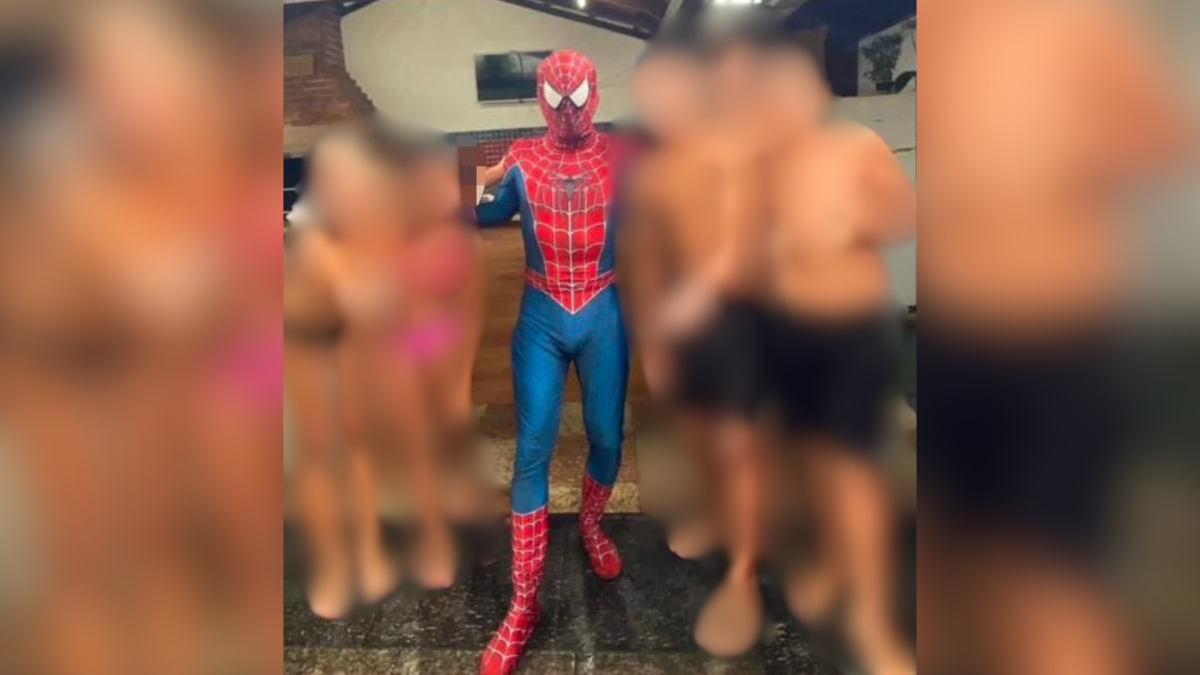 Homem Aranha preso no RJ || Imagem-Reprodução: CNN Brasil 