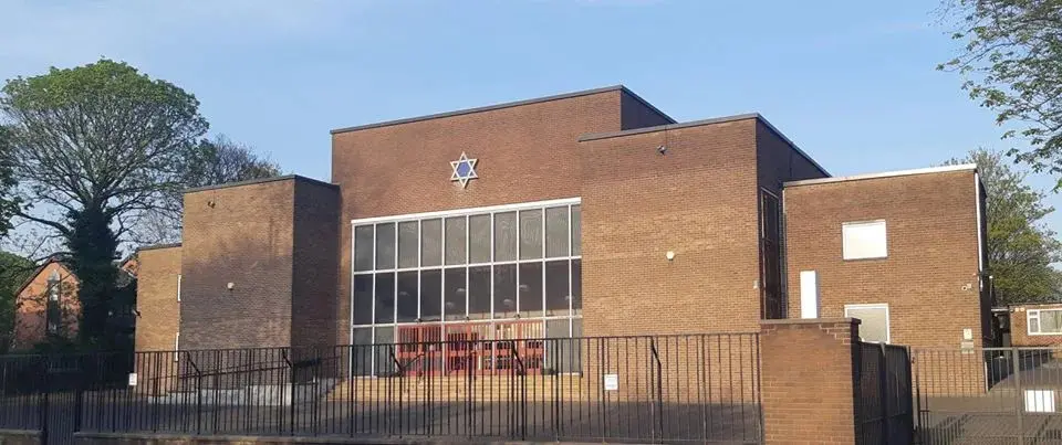 O ataque ocorreu diante da Heaton Park Hebrew Congregation, no bairro de Crumpsall, durante o feriado judaico de Yom Kippur (Foto: Reprodução)