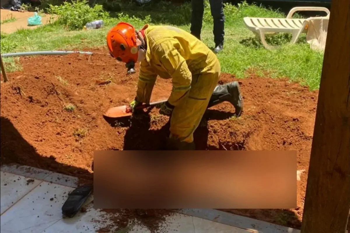 Jussara Fernandes foi presa após confessar ter matado o ex-namorado; polícia agora investiga se ela também teve participação na morte do ex-marido. Foto: Secretaria da Segurança Pública de Bebedouro.