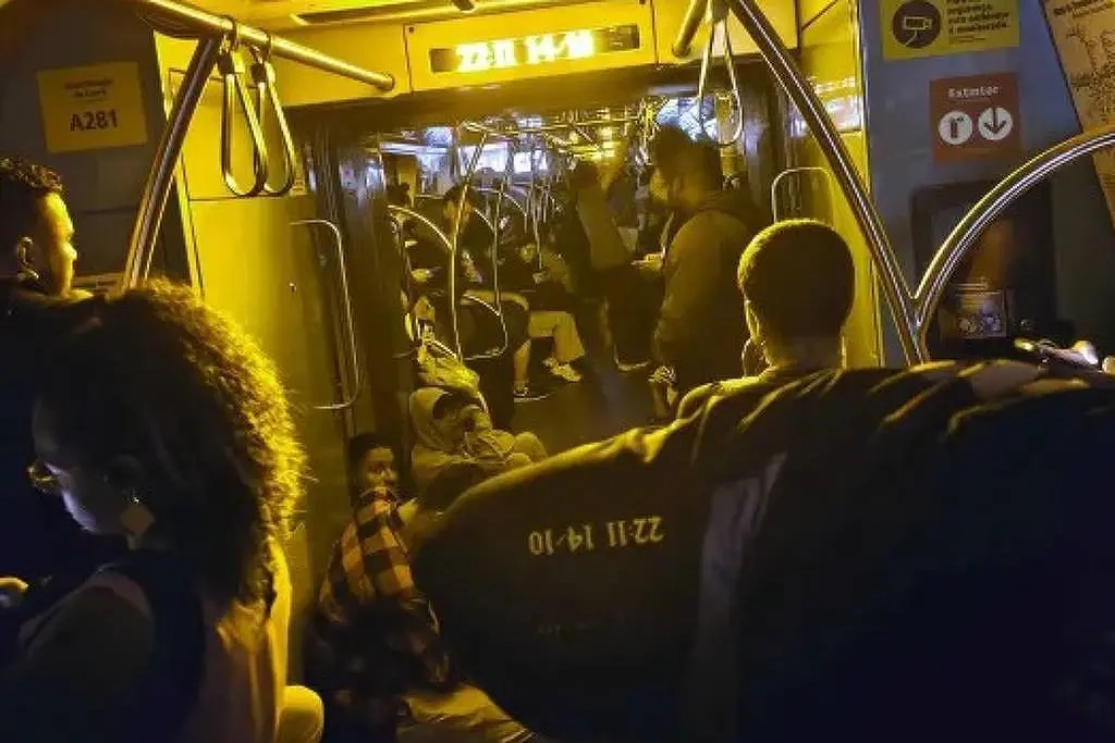 Passageiros na linha 9-esmeralda da ViaMobilidade - Foto: Reprodução/redes sociais

