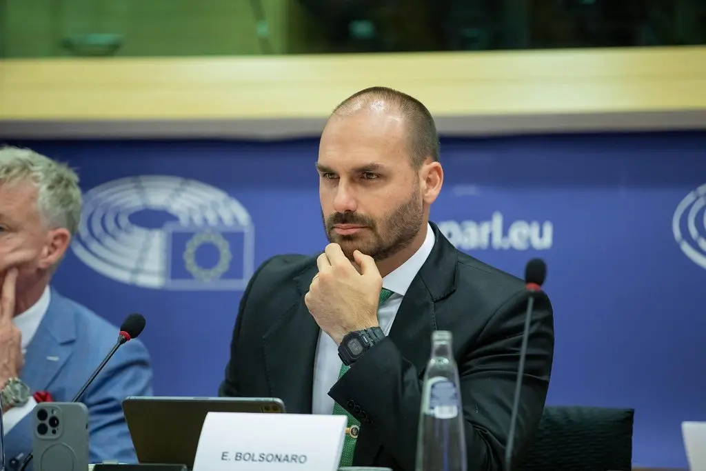 Investigação no STF ameaça candidatura de Eduardo Bolsonaro à Presidência