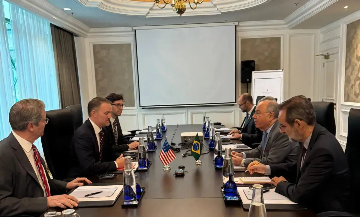 Delegações de Brasil e Estados Unidos fizeram reunião na Malásia e tarifaços entraram em pauta (Foto: Reprodução / Redes Sociais)