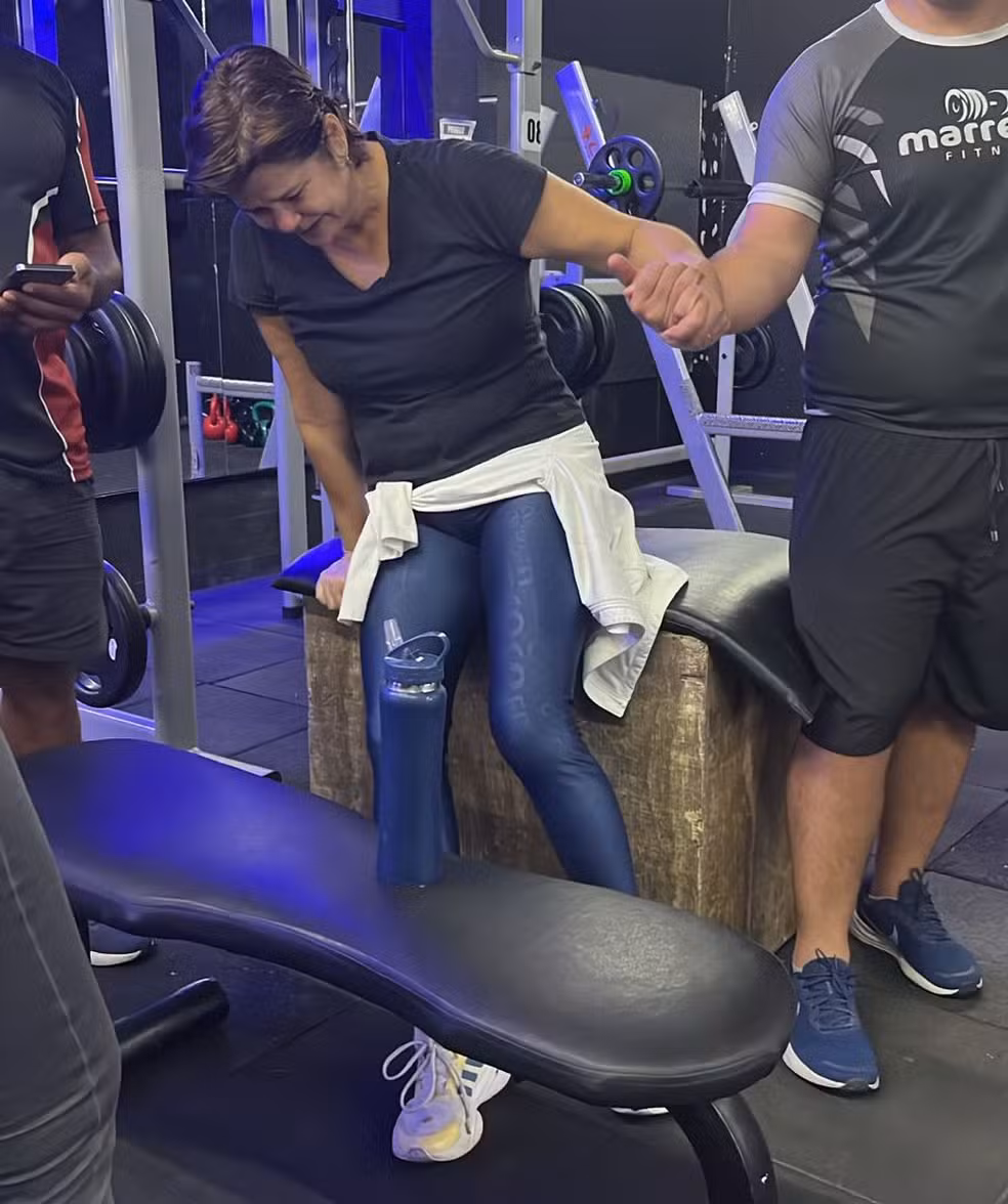 Mulher é atingida por tiro no bumbum dentro de academia durante megaoperação no Rio
