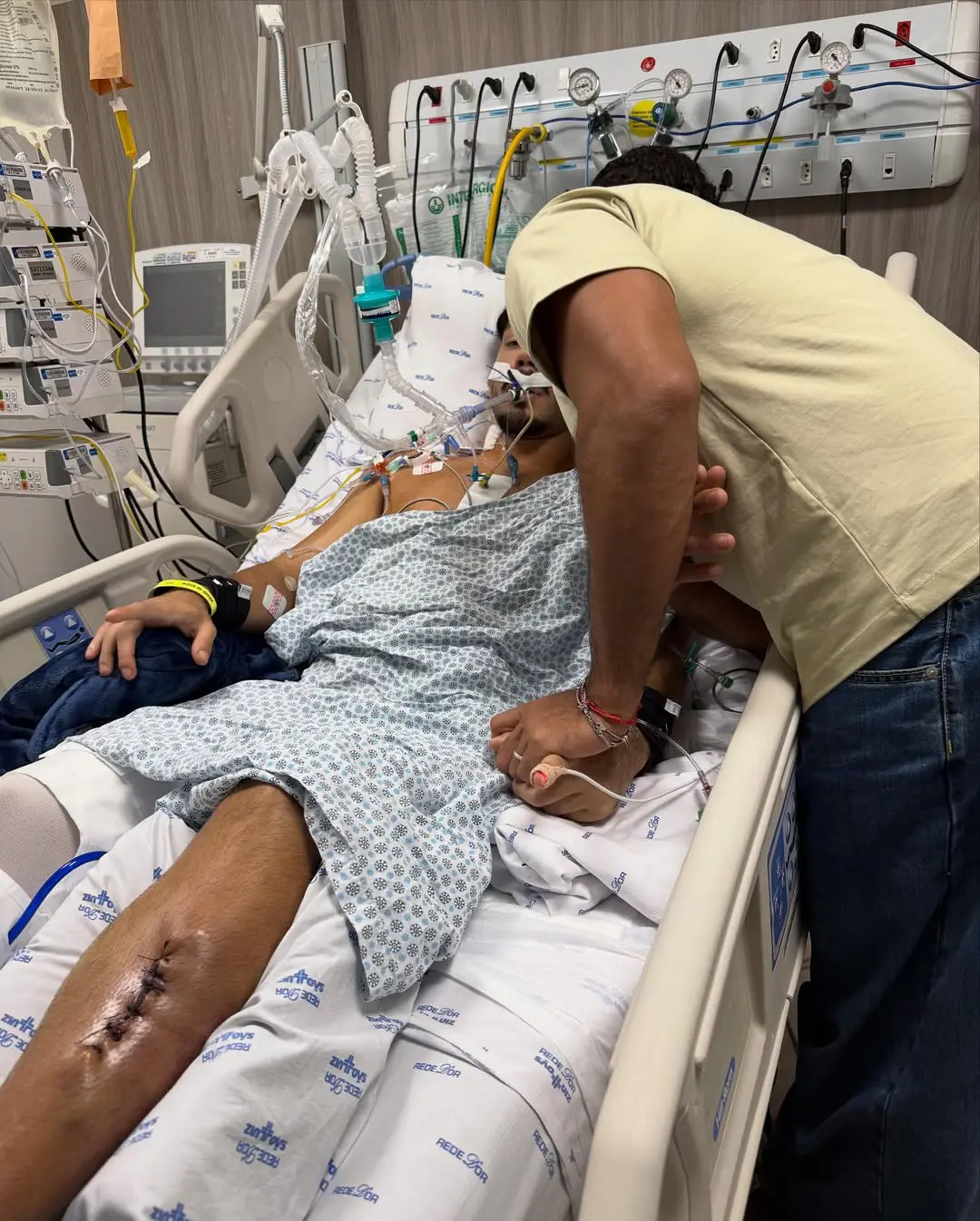 Influenciador baleado em assalto fala pela primeira vez