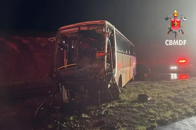 Acidente envolvendo ônibus deixa 15 feridos no DF (Foto: Divulgação/CBMDF)