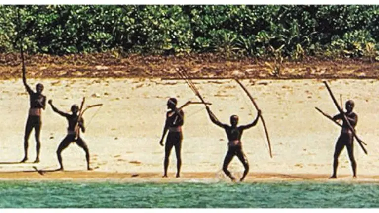 Habitantes da ilha Sentinela do Norte/ Imagem: Reprodução YouTube
