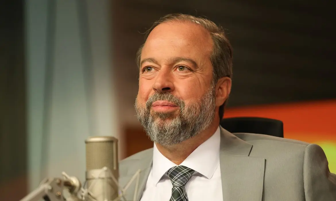 Ministro Alexandre Silveira vai se reunir com Lula (Foto: Fábio Rodrigues-Pozzebom / Agência Brasil)