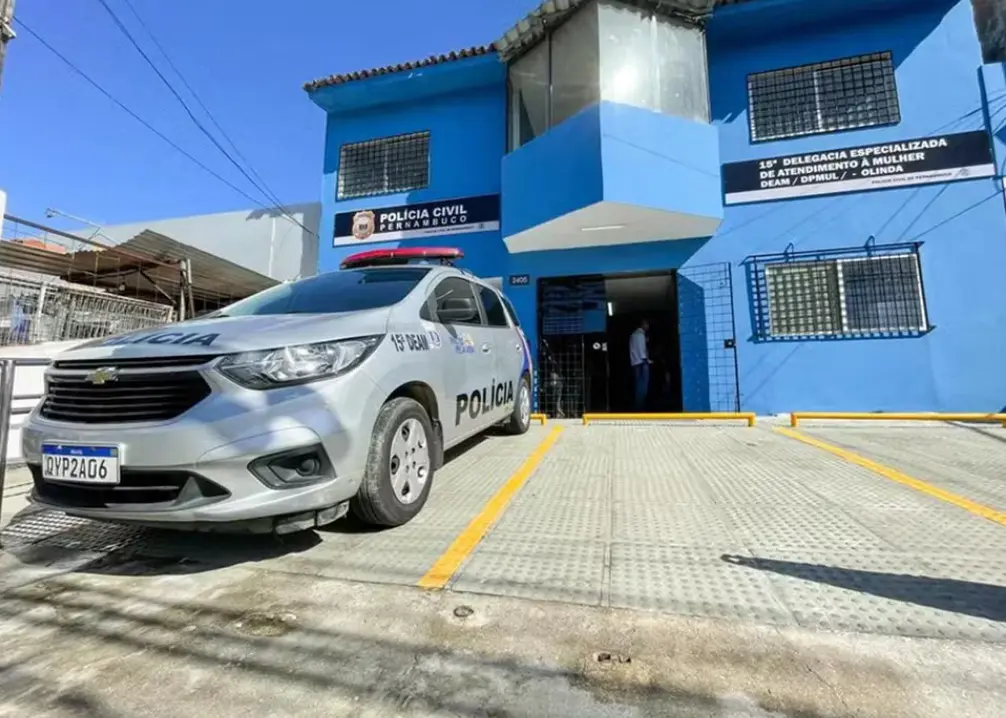 homem se masturba dentro de ônibus na frente de criança de 8 anos