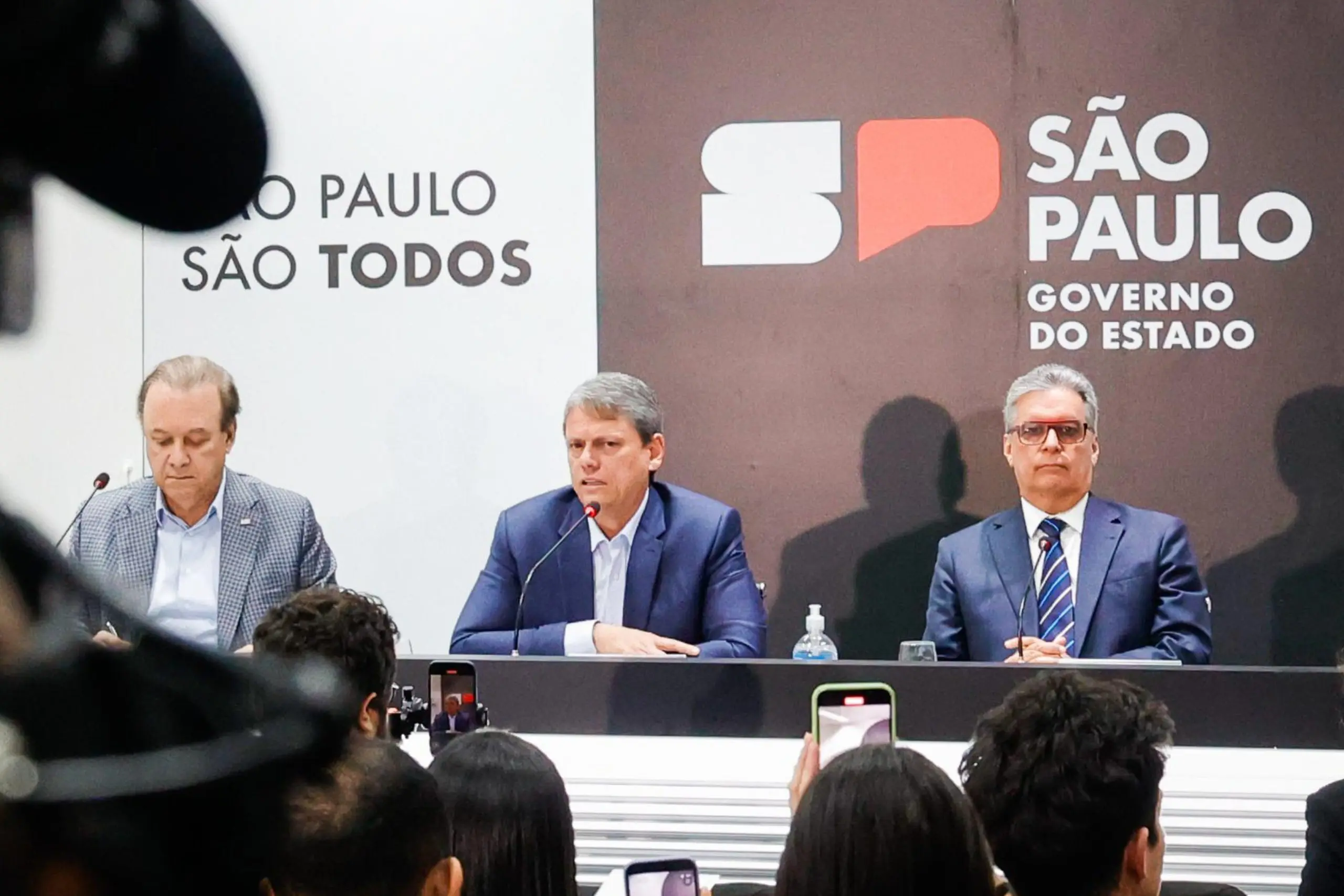 Tarcísio ironizou ao tocar no assunto de bebidas adulteradas (Foto: Agência SP)