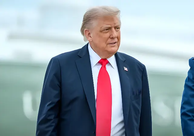 Trump causa constrangimento ao fazer elogio inusitado a premier italiana durante cúpula