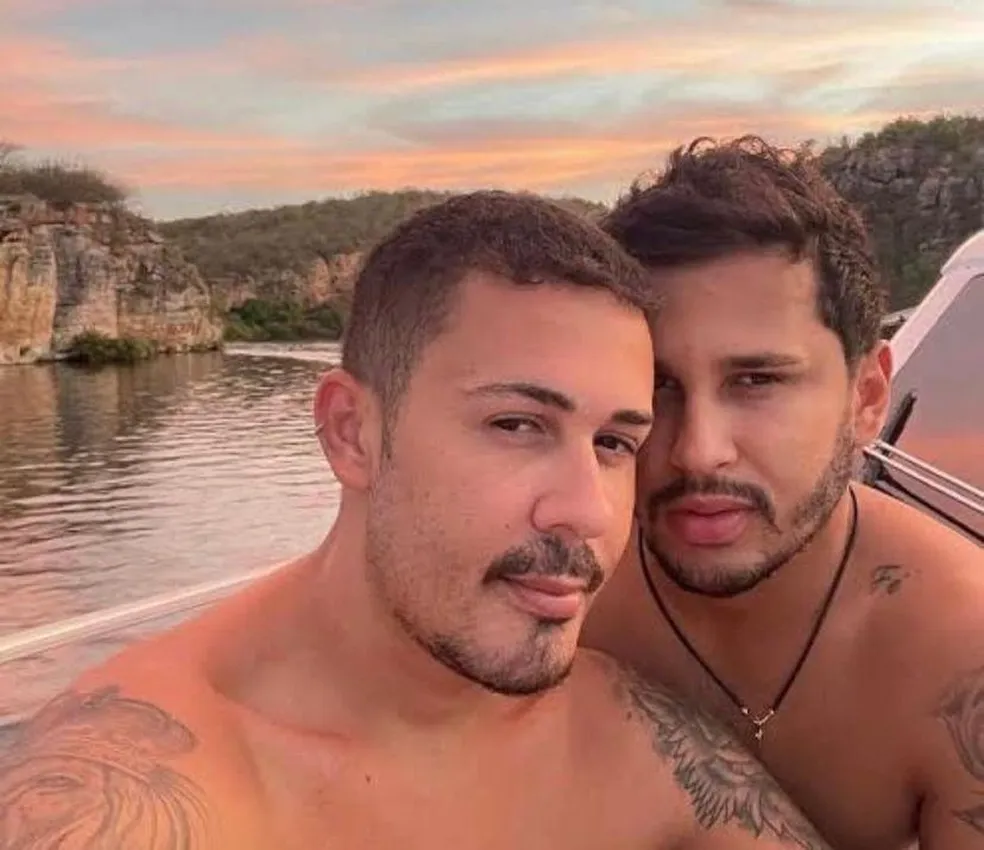 Carlinhos Maia confronta ex-marido sobre romance na Grécia