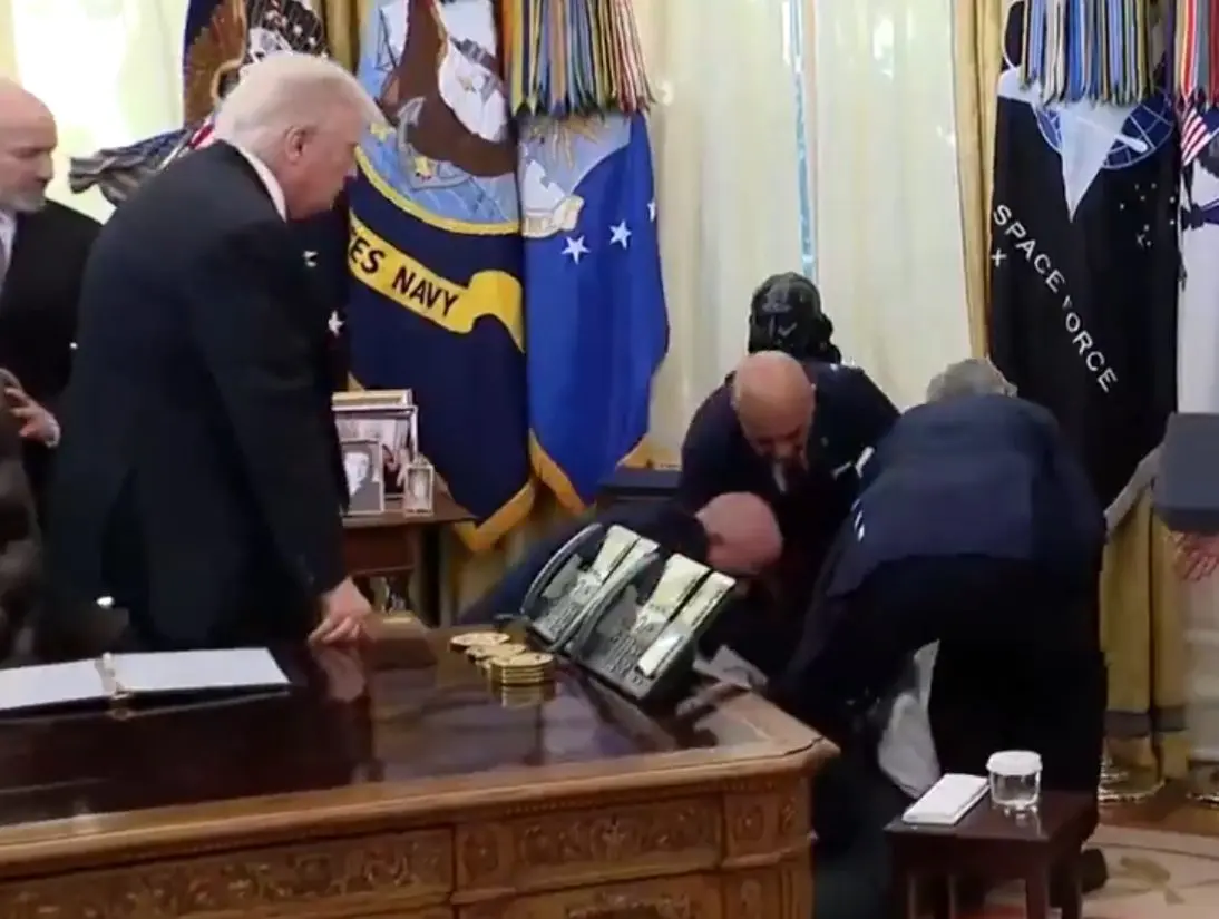Executivo de empresa farmacêutica desmaiou ao lado de Trump (Foto: Reprodução)