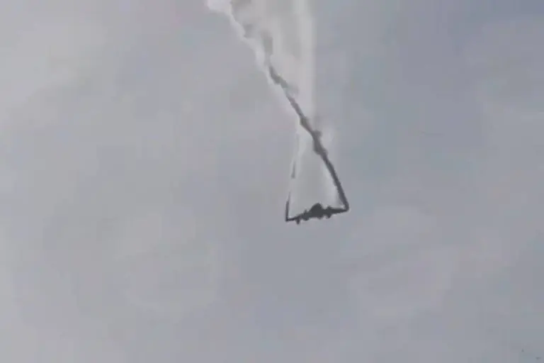 Vídeo: avião com 20 pessoas a bordo explode no ar e cai