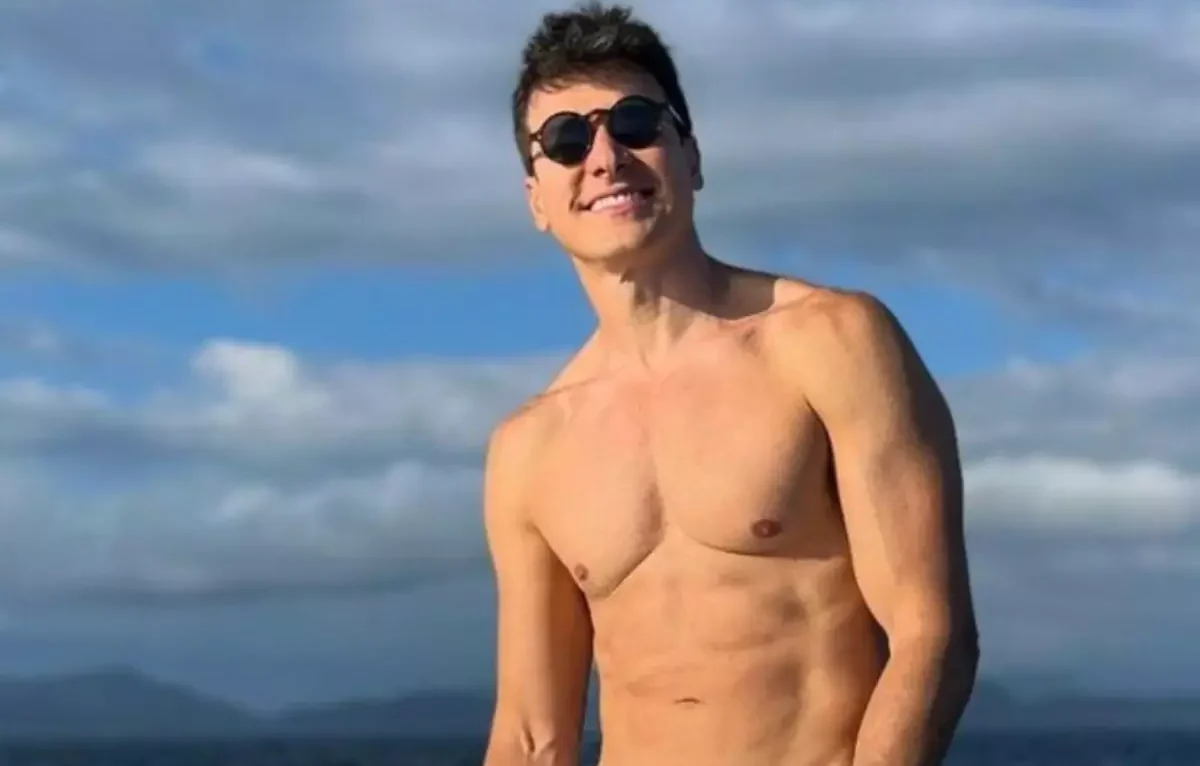 Vídeo: Rodrigo Faro aparece de biquíni nas redes sociais