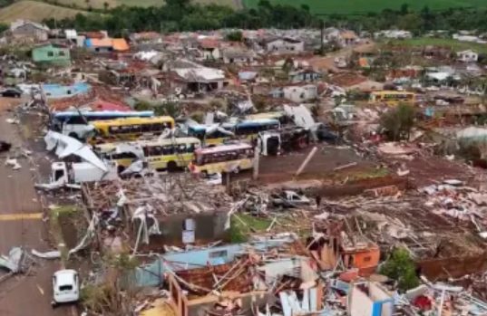 Tornado deixou seis mortos em Rio Bonito do Iguaçu (Foto: Reprodução / Redes Sociais)