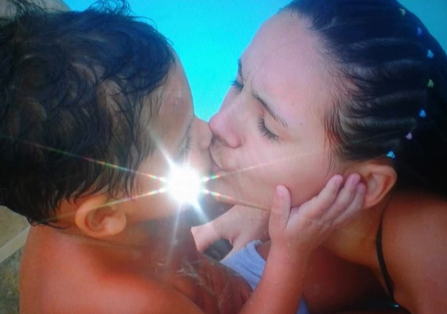 Rakhel Rios publicou foto antiga com o filho Ravel, morto na megaoperação (Foto: Reprodução / Redes Sociais)